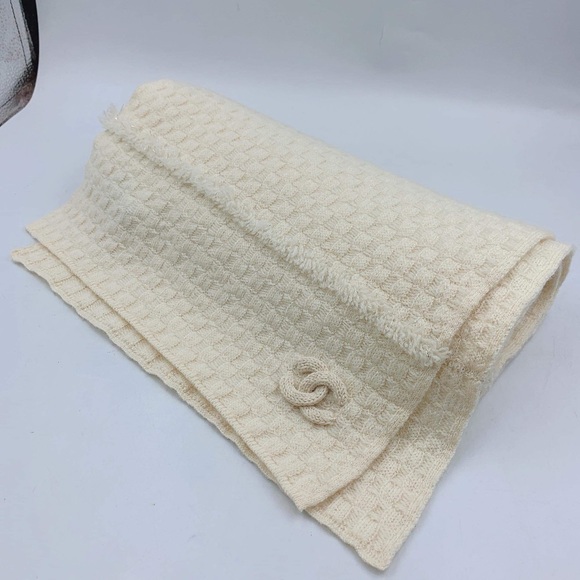 Chanel soft muffler 🌹💯authentic - Picture 1 of 7